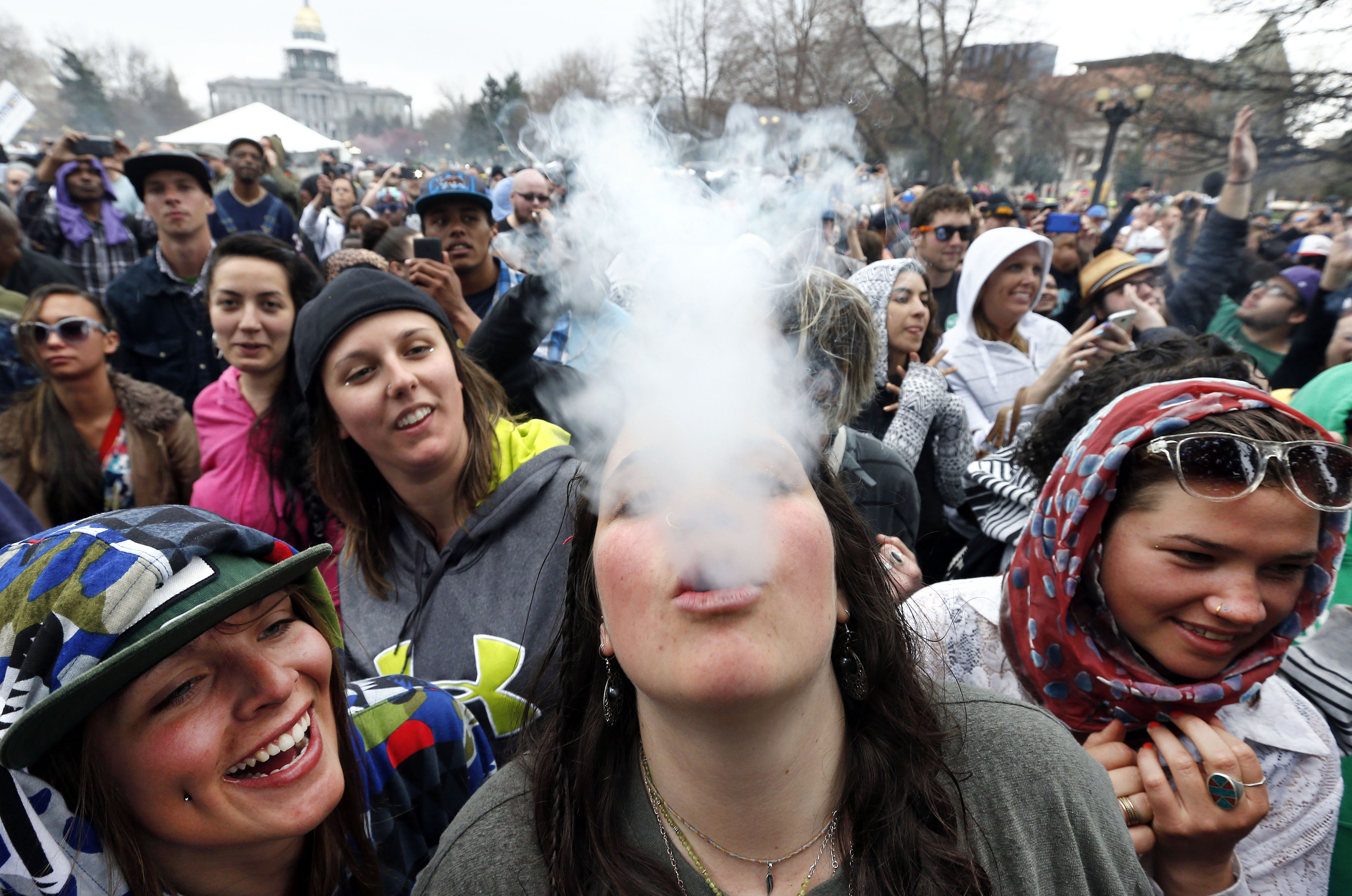 6 Tips to Ensure You Enjoy Your First (Legal) Toke
