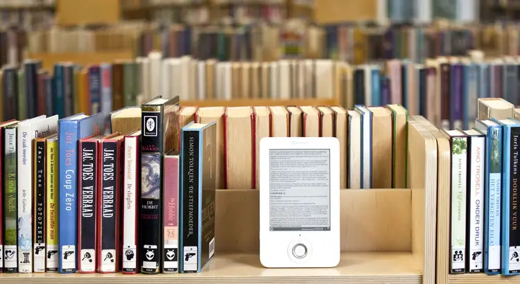 A Literature Major’s Defense of E-Books and Digital Media