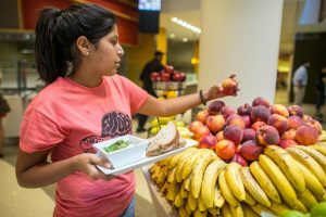 13 Tips for Eating Well in College