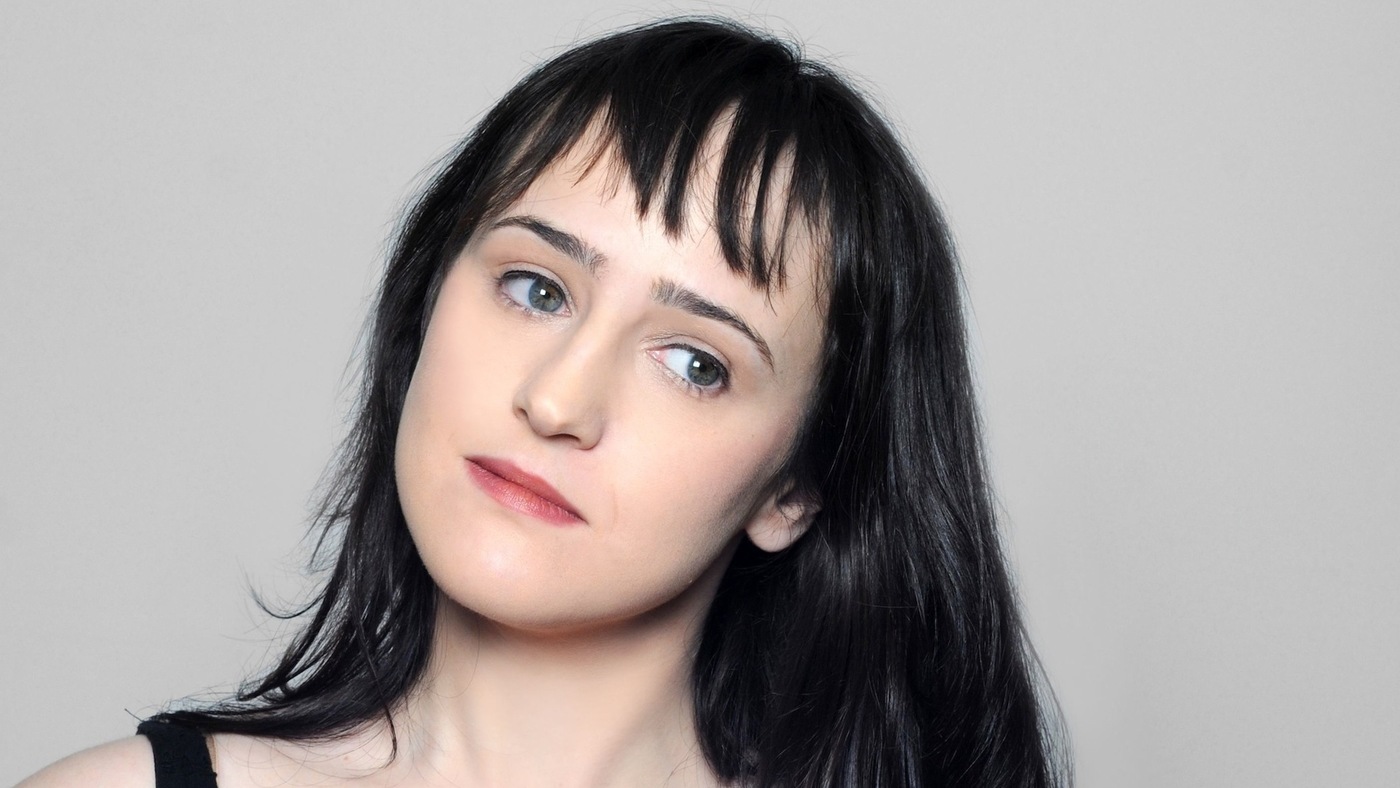 In Her New Memoir, Mara Wilson Explores the Challenges of Growing Up Female and Famous