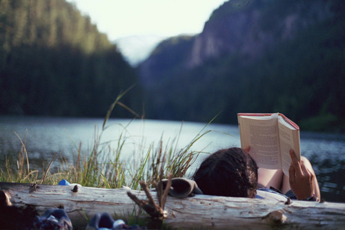 The Essential Spring Break Reading List for Every Type of Vacation