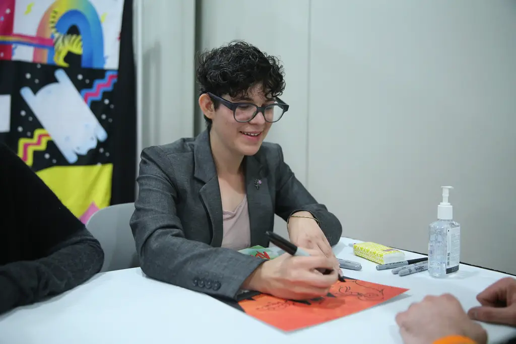 Rebecca sugar. Ребекка Шугар наложила на себя. Ребекка Шугар кот. Ребекки Шугар сын. Ребекка Шугар ориентация.