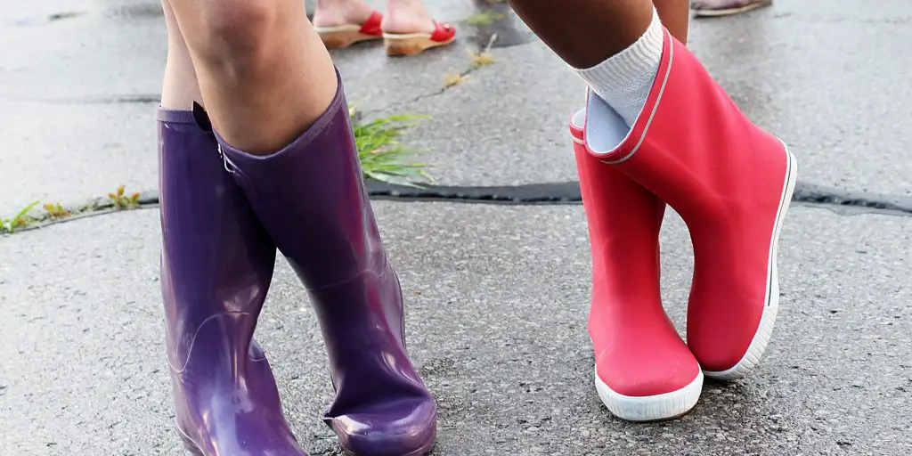 The 5 Types of Shoes You Should Bring To College