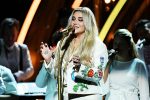 Kesha singing at the Grammys
