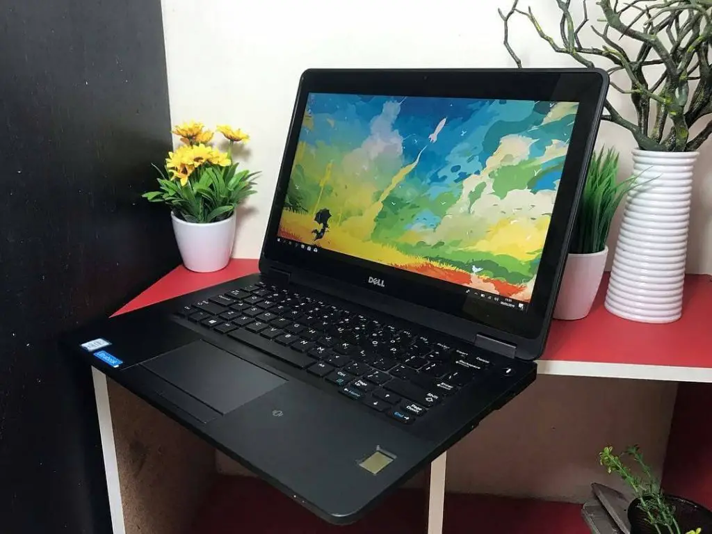 Dell E7270 laptop