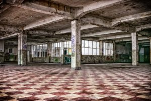 An image of an abandoned building / dead malls