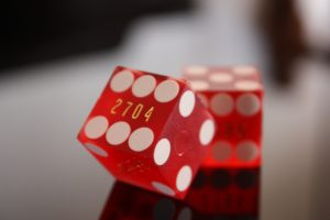 picture of dice in article about online casinos