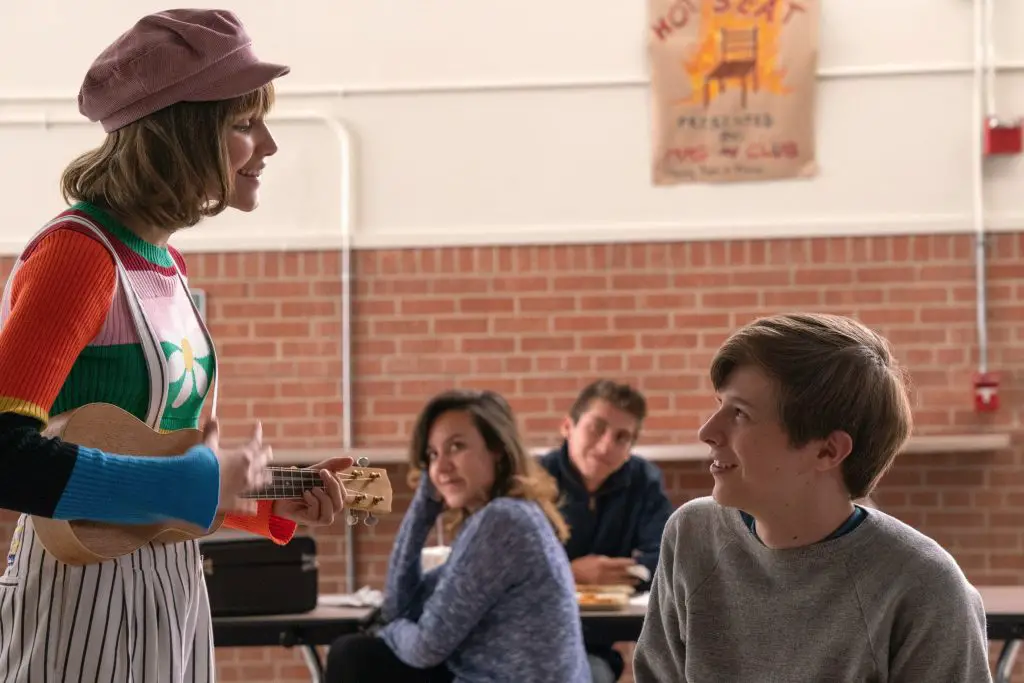 A scene from 'Stargirl' where Stargirl sings to Leo in the school cafeteria