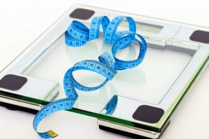 Image of a scale and tape measure in an article about body checking