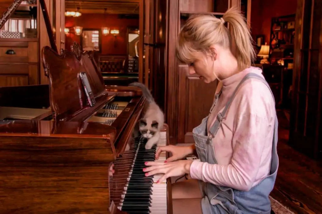 A photo of Taylor Swift playing the piano in the Miss Americana documentary. (Image via Google Images)