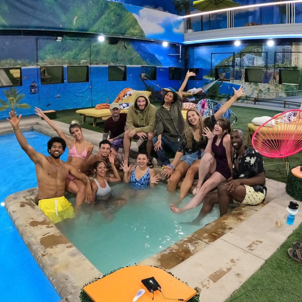 Big Brother Season 23 cast in a pool