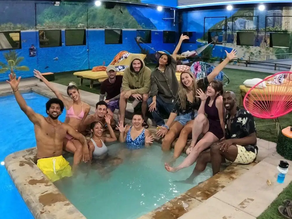 Big Brother Season 23 cast in a pool