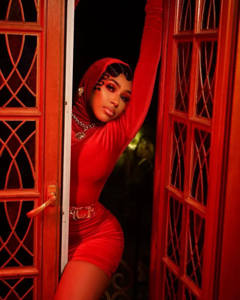 In article about her song Rap Freaks, a picture of Yung Miami in red clothing