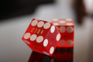 two dice in an article about online casinos
