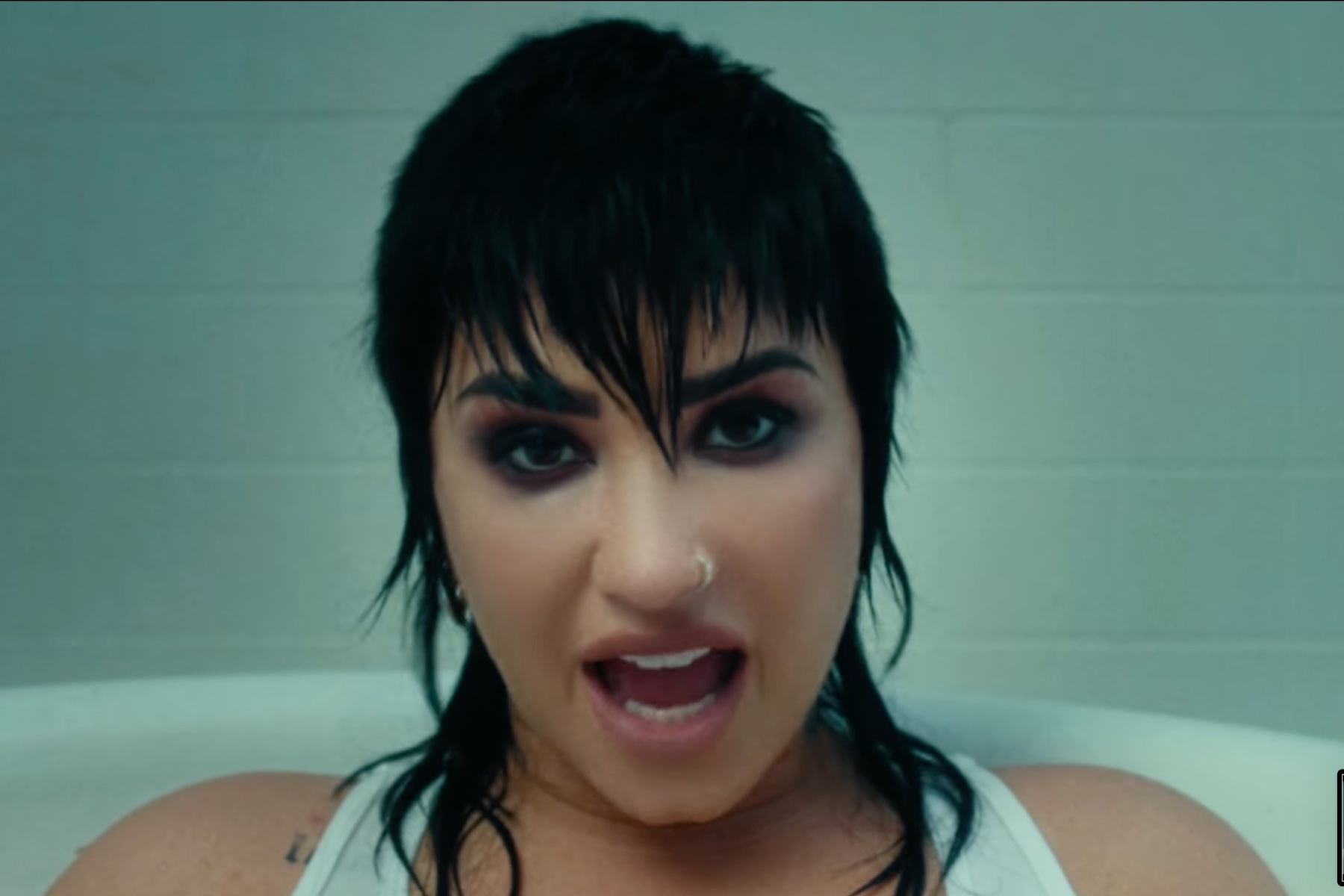 in article about Holy Fvck by Demi Lovato, a screenshot from the video skin of my teeth