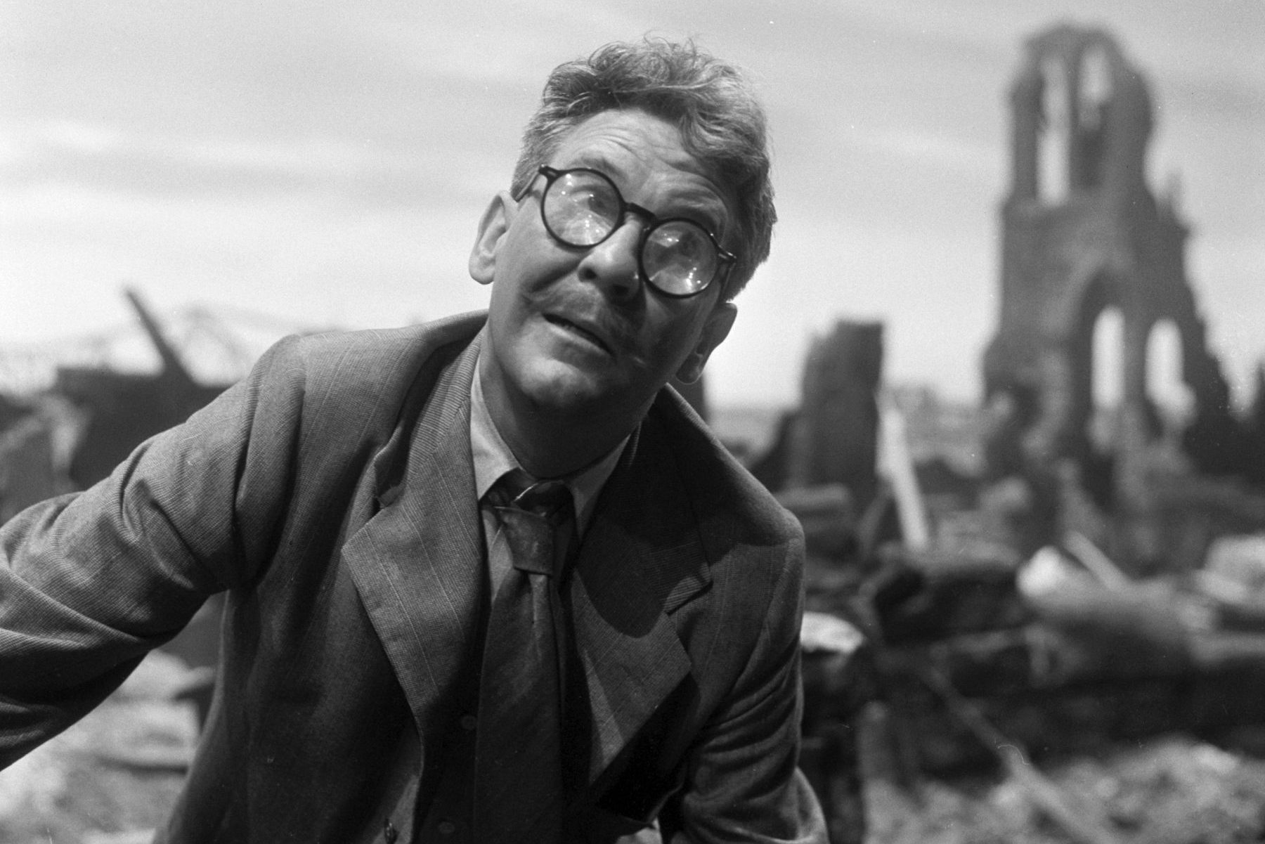 In an article about the Twilight Zone, a picture of Burgess Meredith playing Henry Bemis in the episode "Time Enough at Last"