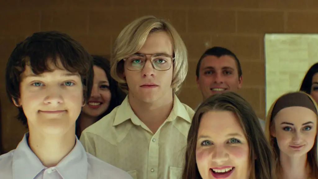 An article about serial killers has a screenshot from the movie my friend dahmer.