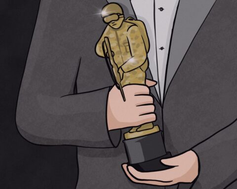 Awardee holding Oscar trophy.